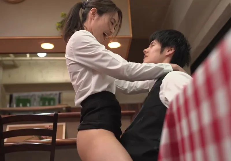 Cậu trai trẻ chịch đồng nghiệp nữ có ông chồng nhưng người chồng “yếu”