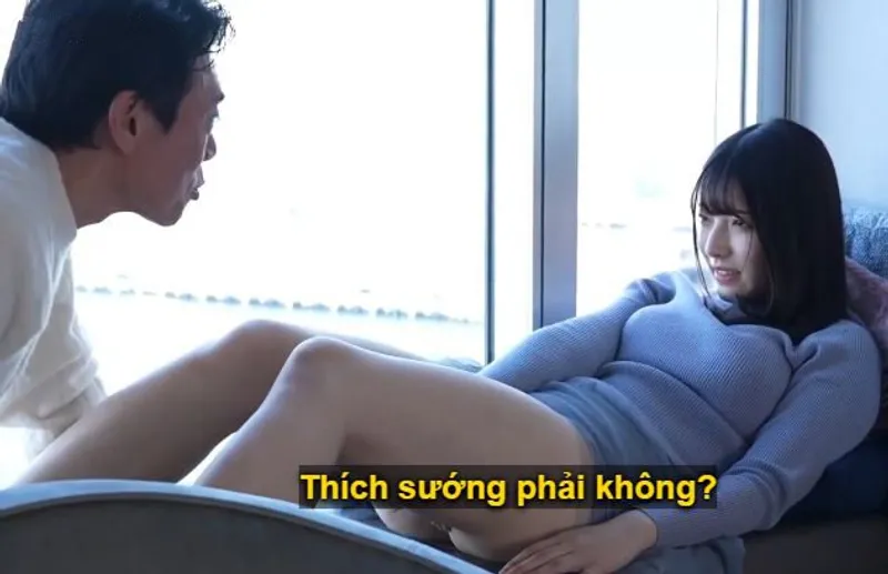 Cuộc chạm trán giữa bác lớn tuổi và cô diễn viên trẻ lần đầu lăn xả trong nghề, tại chính khách sạn ấy.
