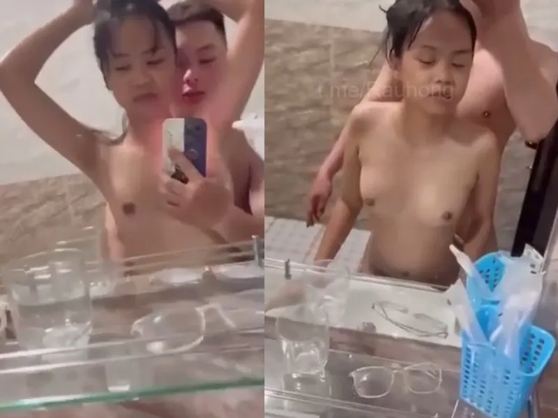 Mảnh khảnh em cùng anh yêu làm tình trước gương quay kỉ niệm